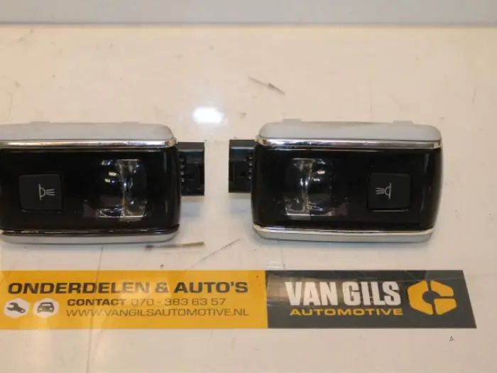 Nieuwe release - Binnenverlichting achter Peugeot 508 O152897