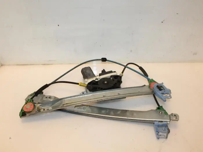 Op = op - Ruitmechaniek 2Deurs rechts-voor Citroen C2 O89093